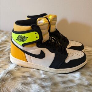 2021 Air Jordan 1 Retro High OG 'Volt Gold' Men Size 7.5 Women Size 9 Nike